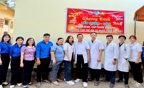 Trung tâm Y tế Phú Tân tổ chức khám bệnh, cấp thuốc miễn phí  cho người dân dịp Tết “Quân – Dân” năm 2026